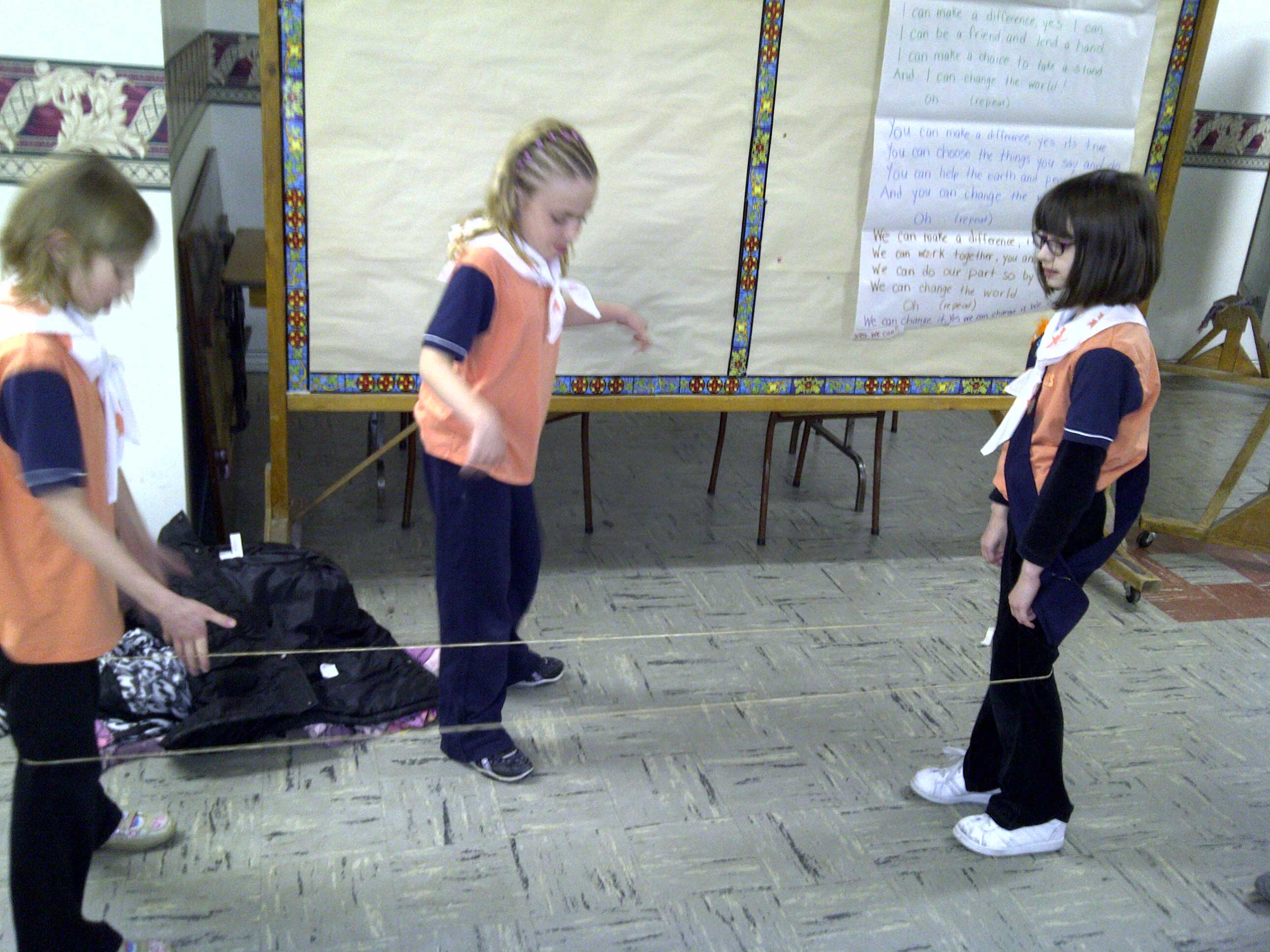 Game ResorteChicle Columbia Rubber Band Rope Jumping